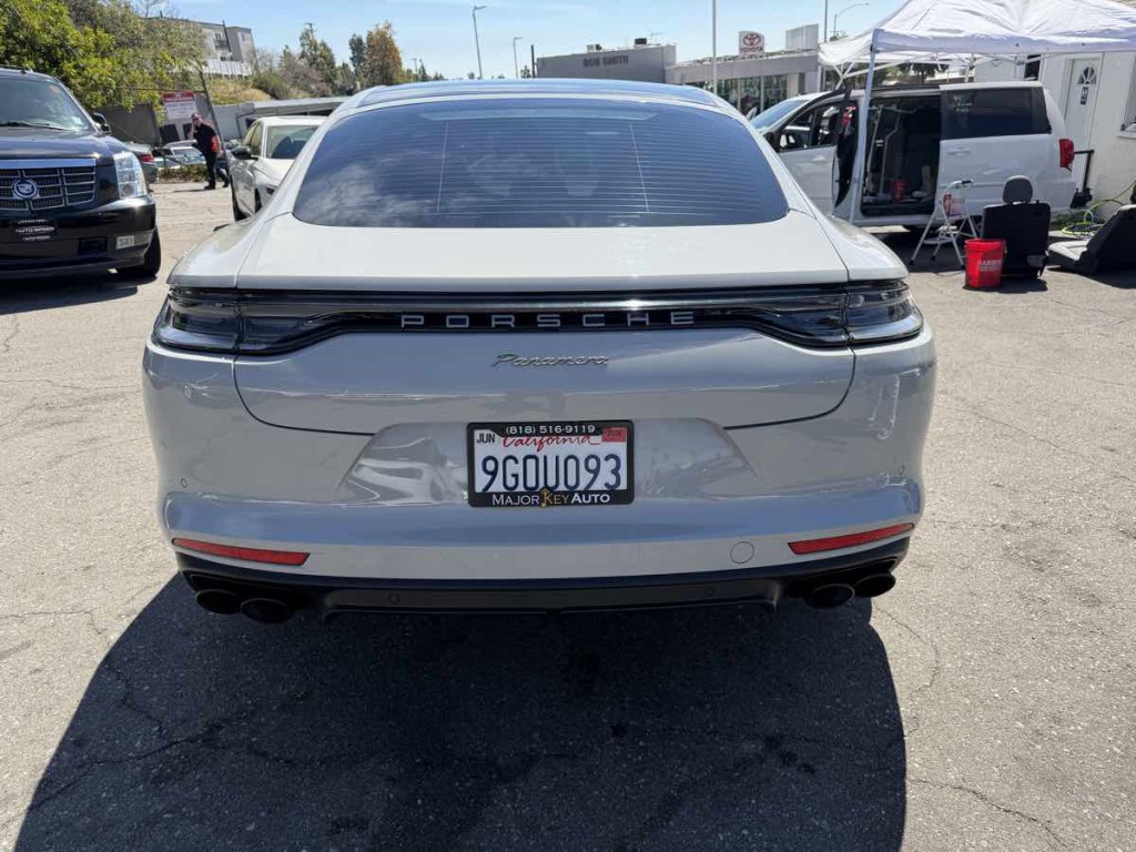 2023 Porsche Panamera Image 6