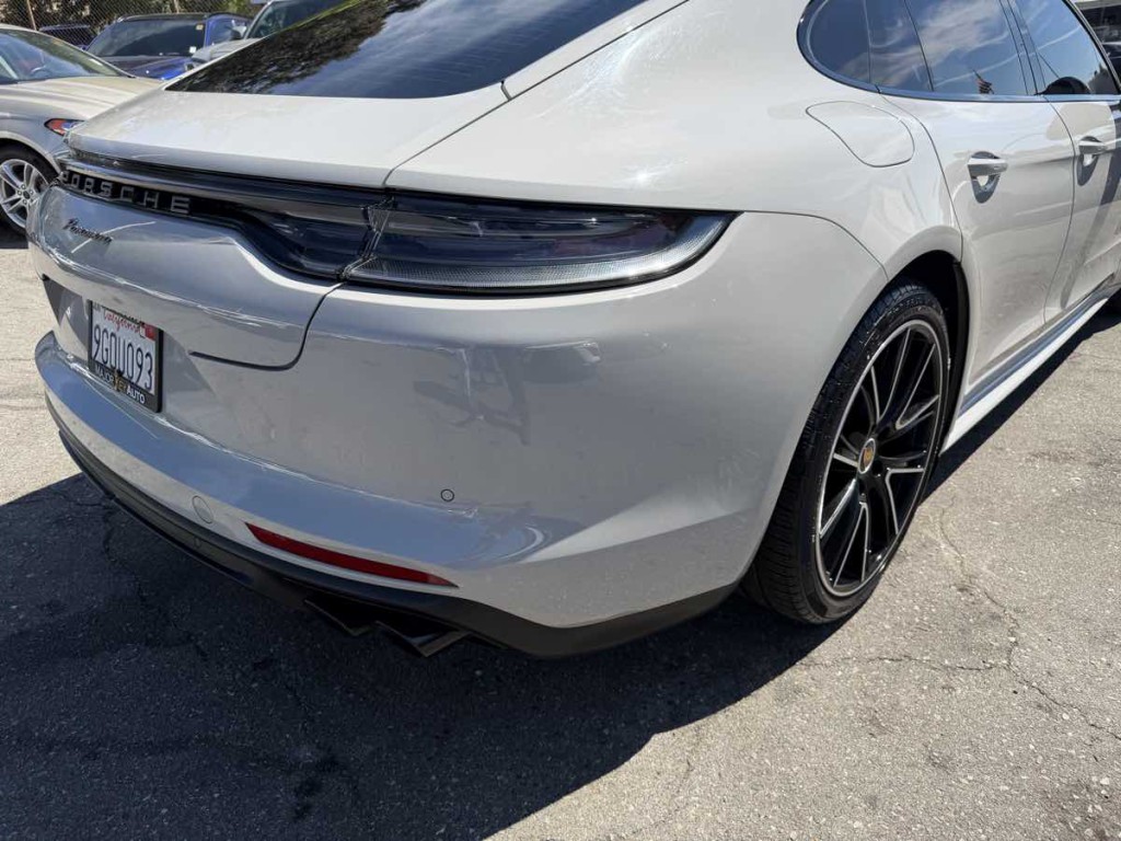 2023 Porsche Panamera Image 8