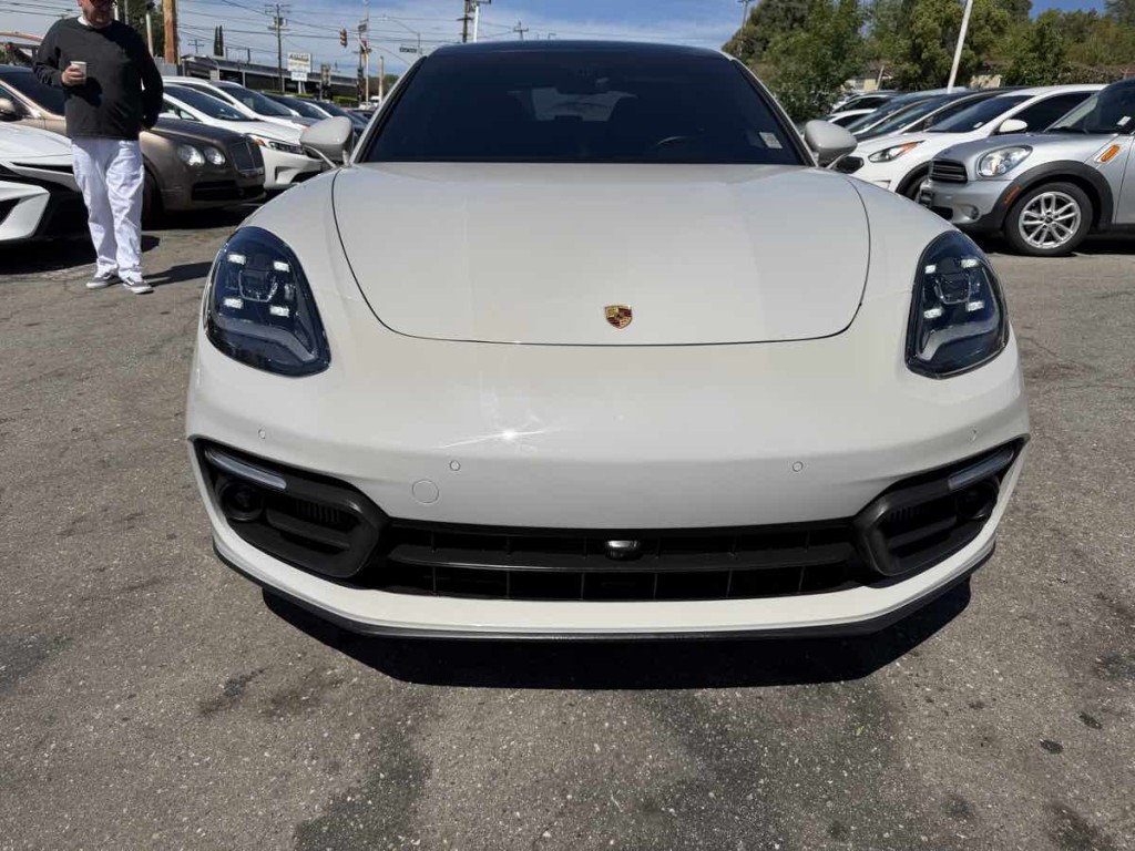 2023 Porsche Panamera Image 9