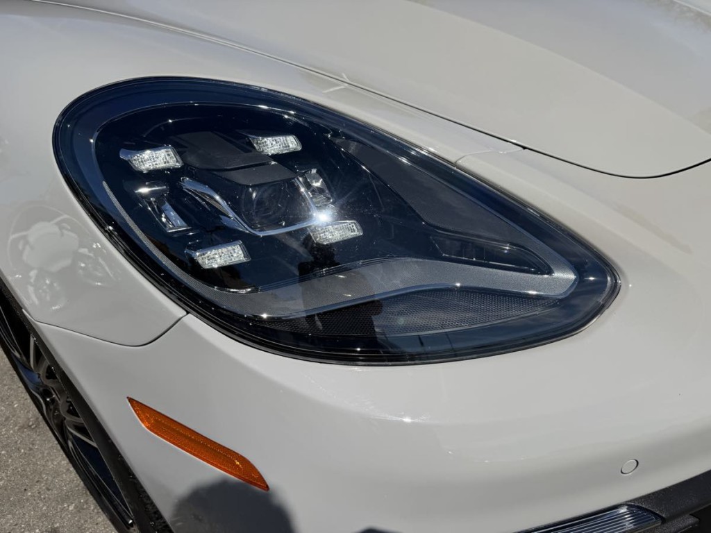 2023 Porsche Panamera Image 10