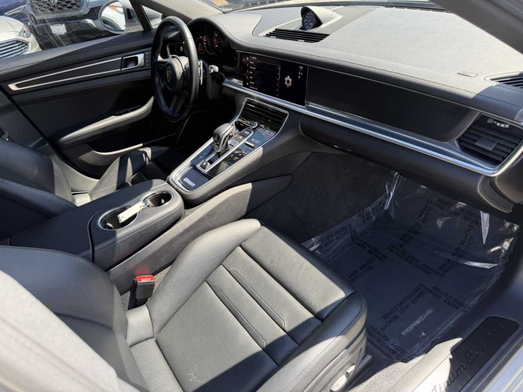 2023 Porsche Panamera Image 12
