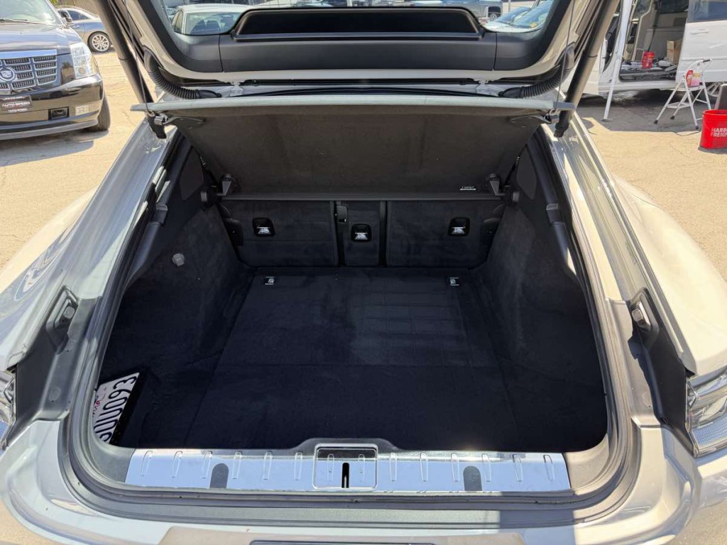 2023 Porsche Panamera Image 16