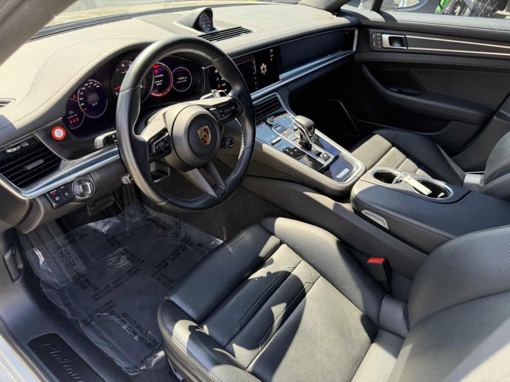 2023 Porsche Panamera Image 17