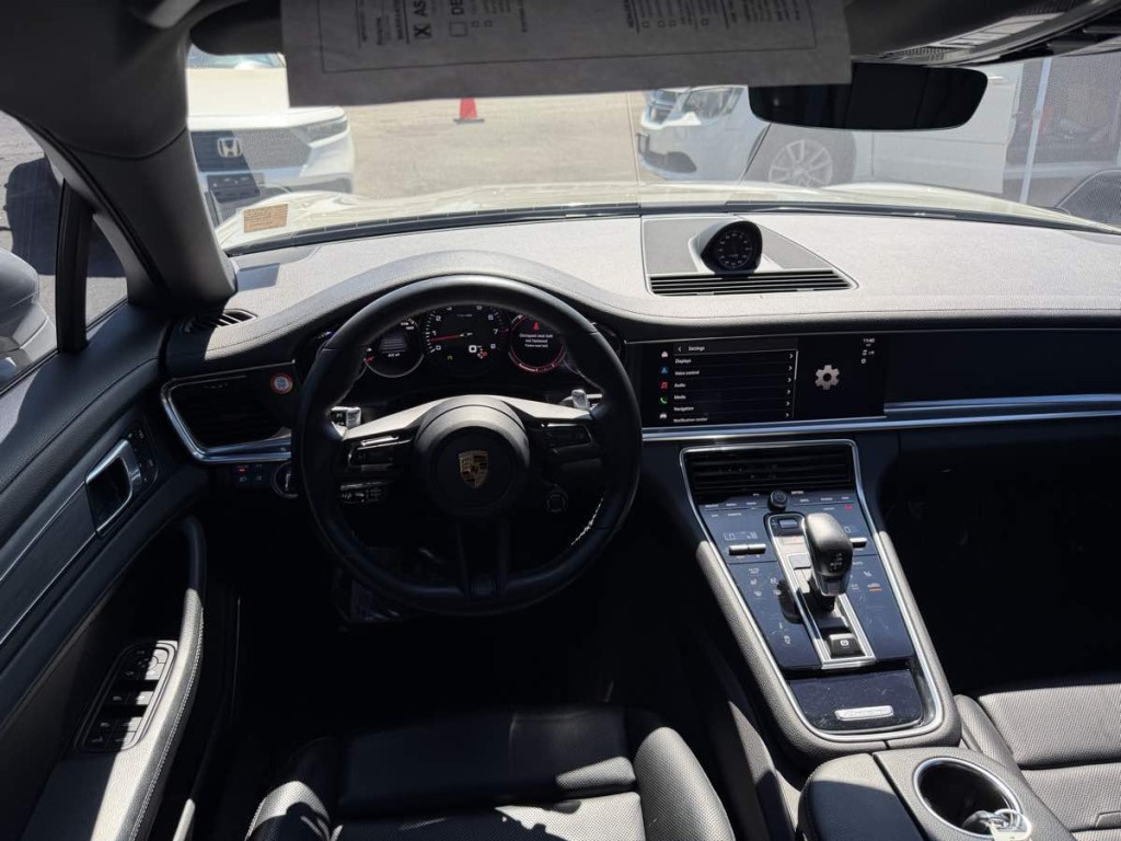 2023 Porsche Panamera Image 18