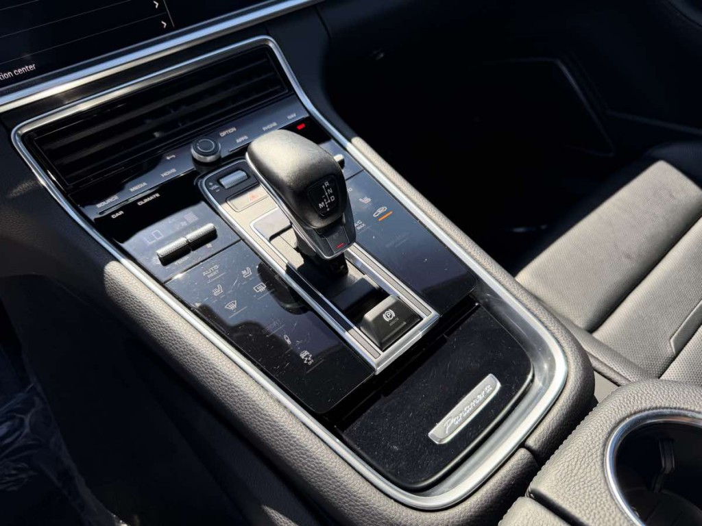 2023 Porsche Panamera Image 25