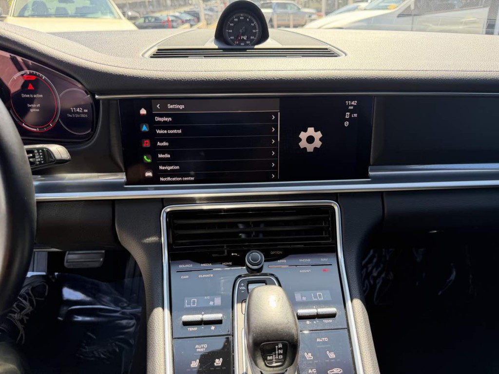 2023 Porsche Panamera Image 26