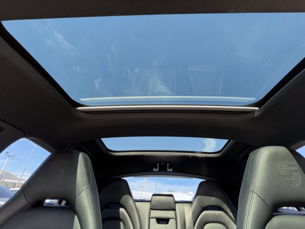 2023 Porsche Panamera Image 30