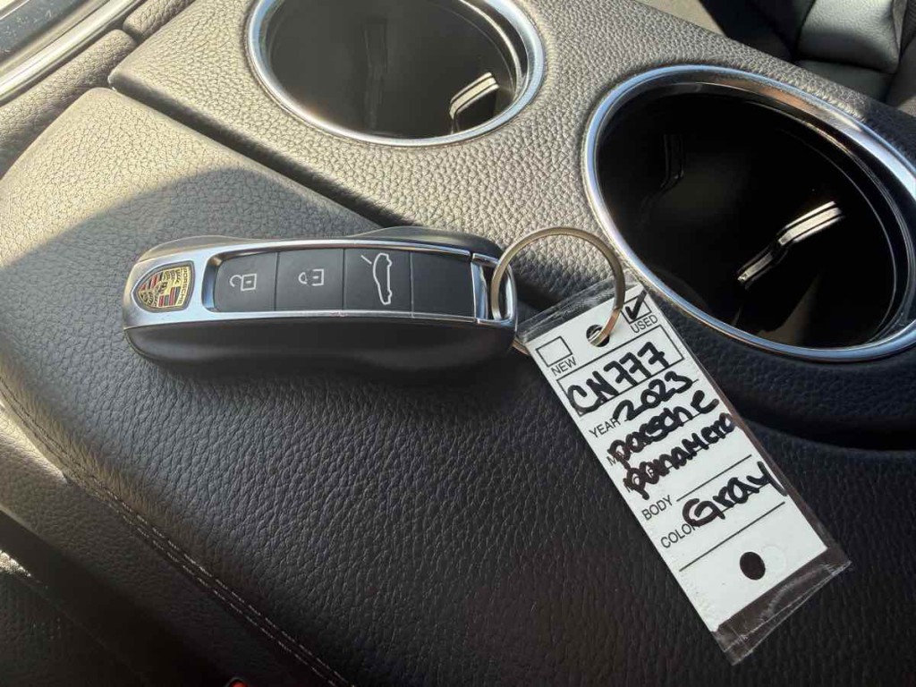 2023 Porsche Panamera Image 32