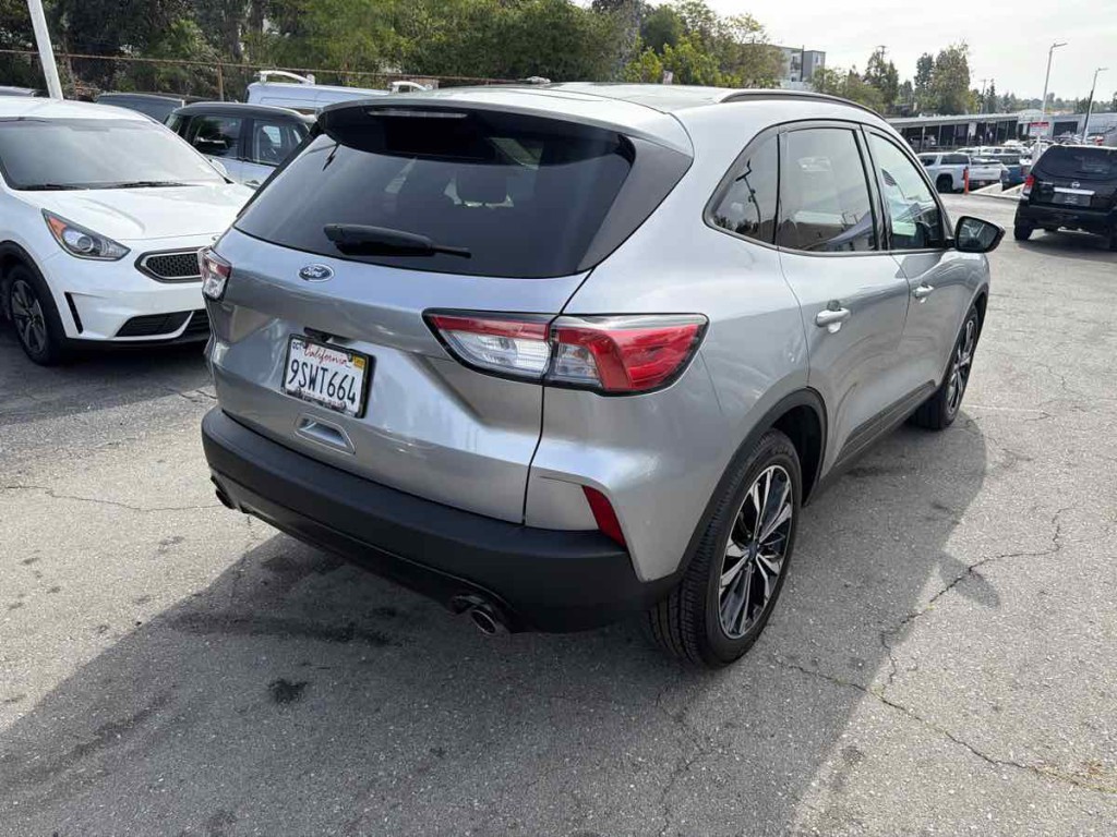 2022 Ford Escape Image 3