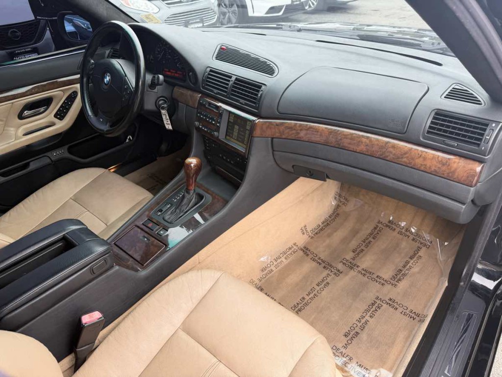 2000 BMW 7 Series Image 17