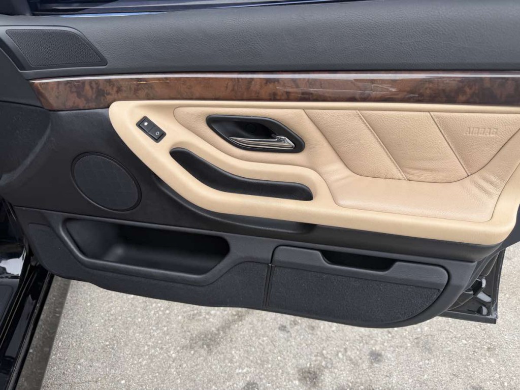 2000 BMW 7 Series Image 18