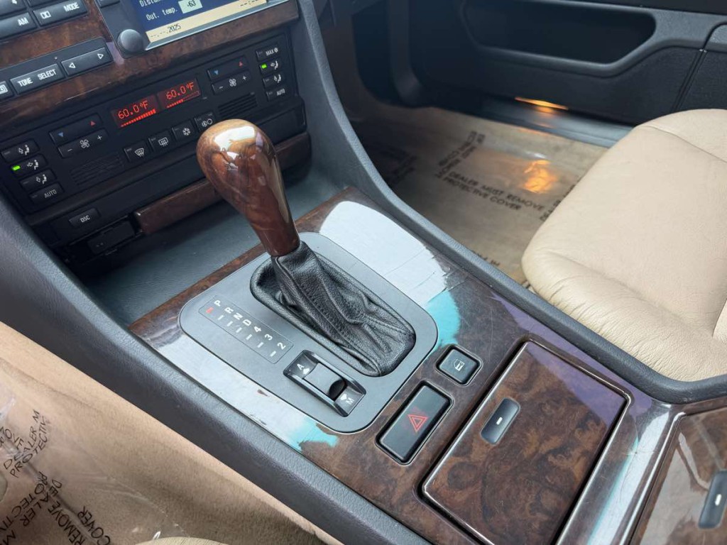 2000 BMW 7 Series Image 23