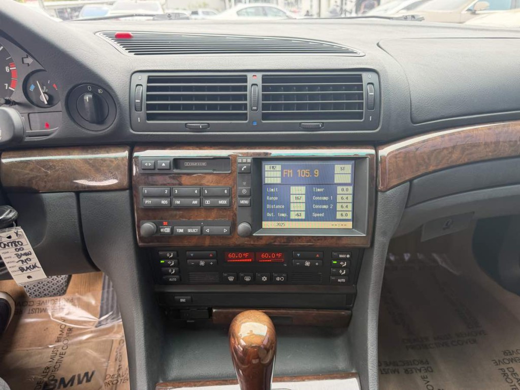 2000 BMW 7 Series Image 24