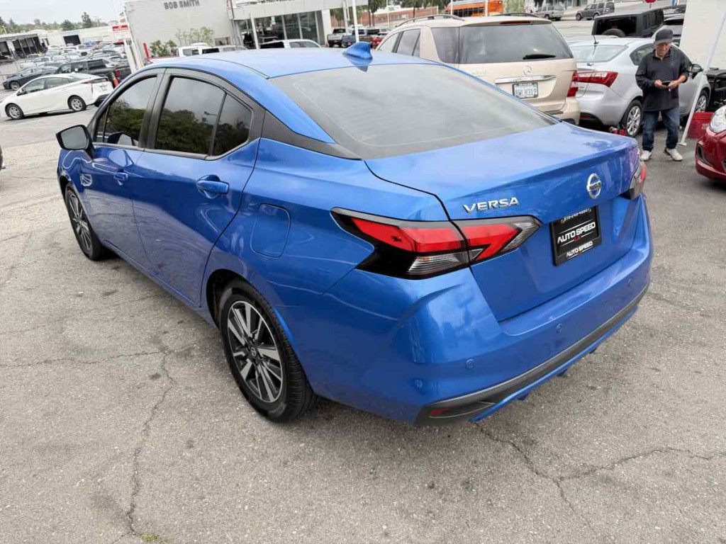 2021 Nissan Versa Image 4