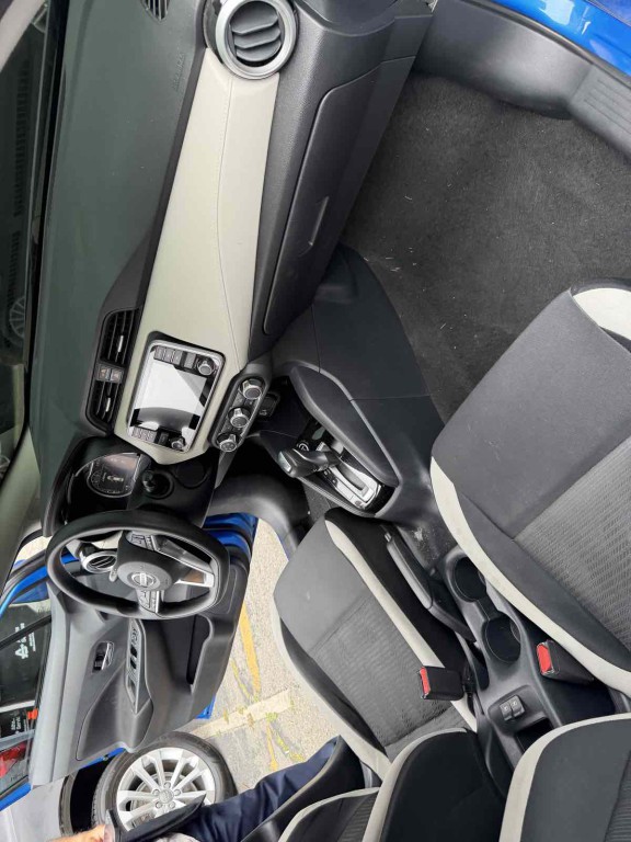 2021 Nissan Versa Image 8