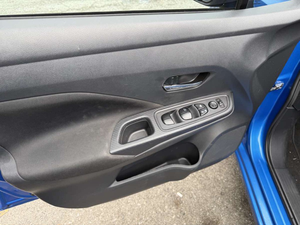 2021 Nissan Versa Image 12