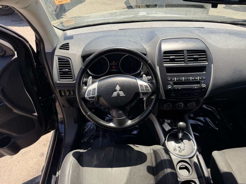 2013 Mitsubishi Outlander Image 11