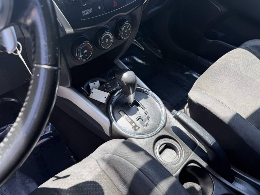 2013 Mitsubishi Outlander Image 14