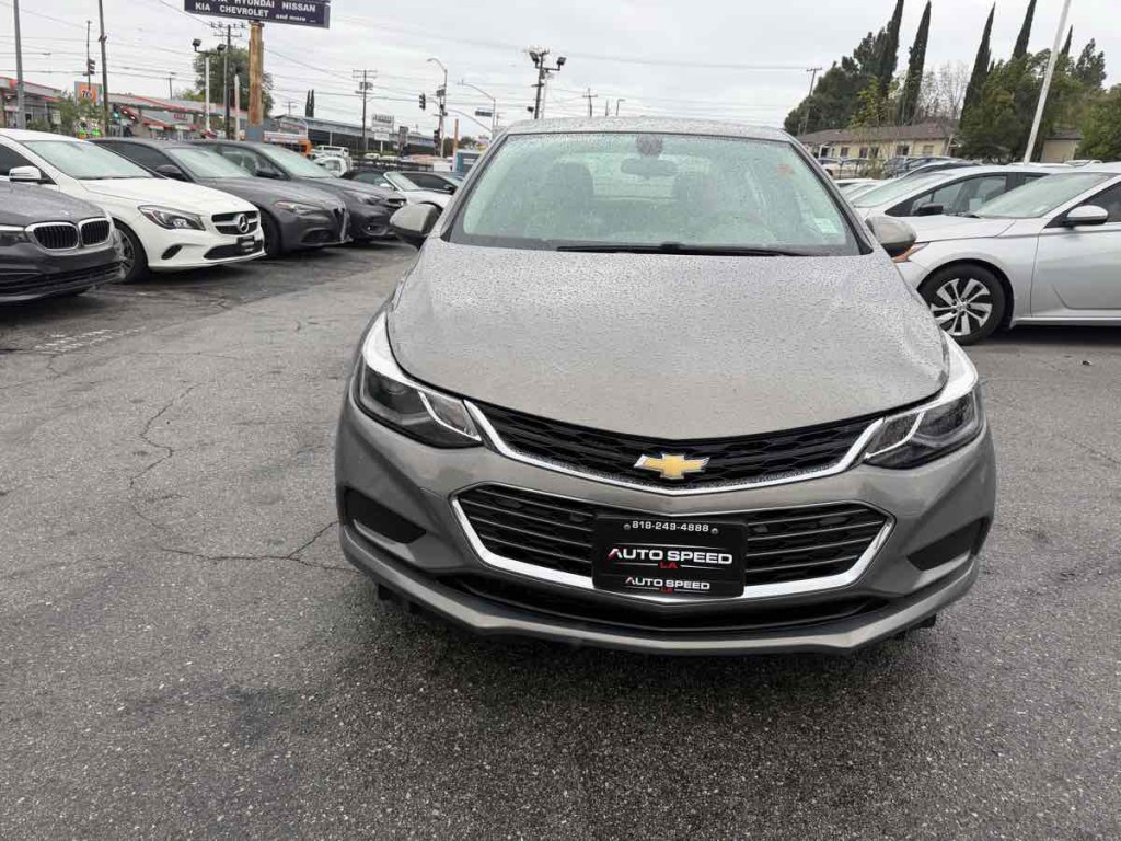 2017 Chevrolet Cruze Image 2