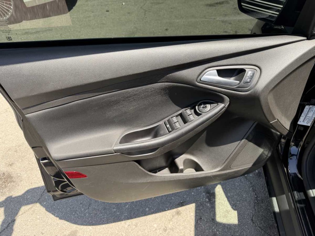2016 Ford Focus Image 4