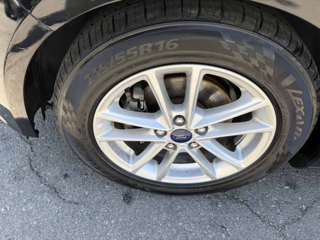 2016 Ford Focus Image 5