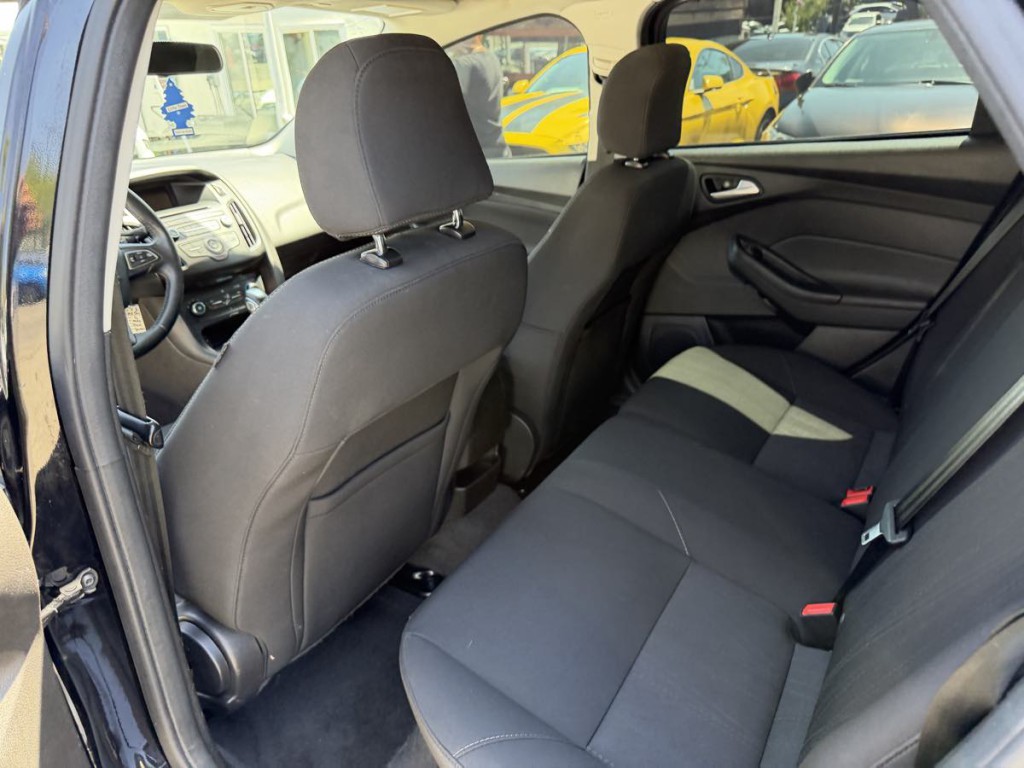 2016 Ford Focus Image 8