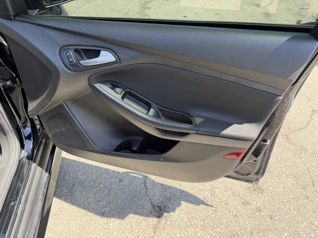 2016 Ford Focus Image 13