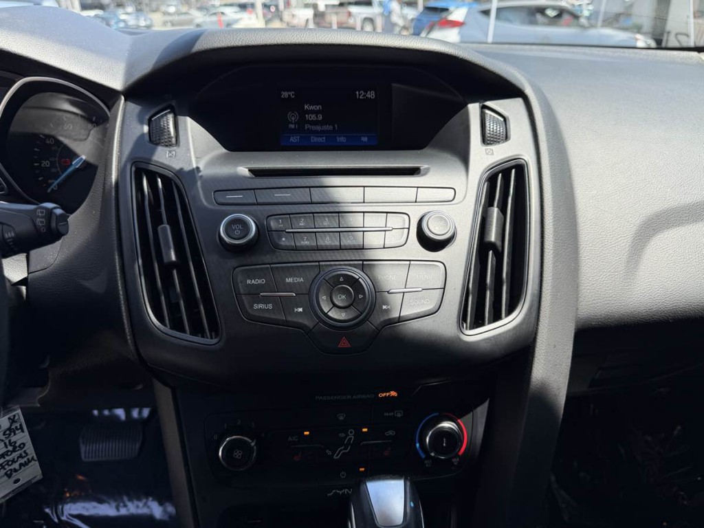 2016 Ford Focus Image 17