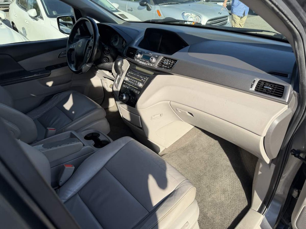 2012 Honda Odyssey Image 9