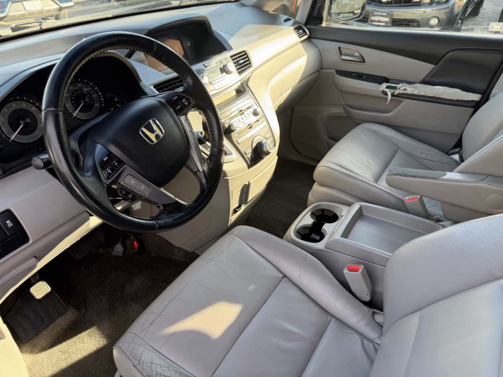 2012 Honda Odyssey Image 12