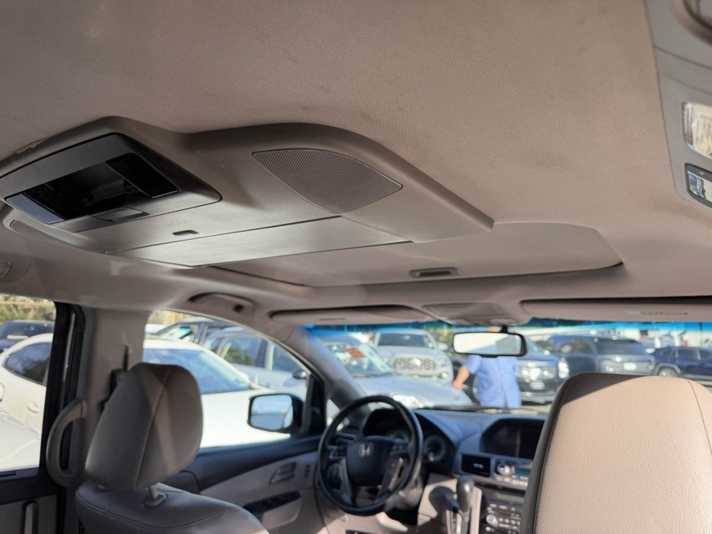 2012 Honda Odyssey Image 14