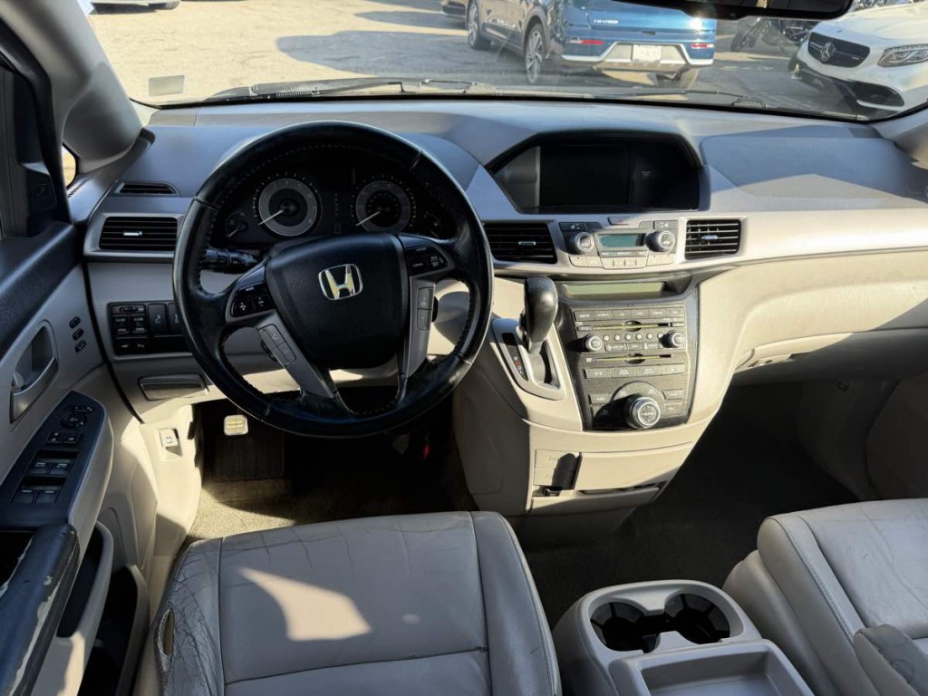 2012 Honda Odyssey Image 16