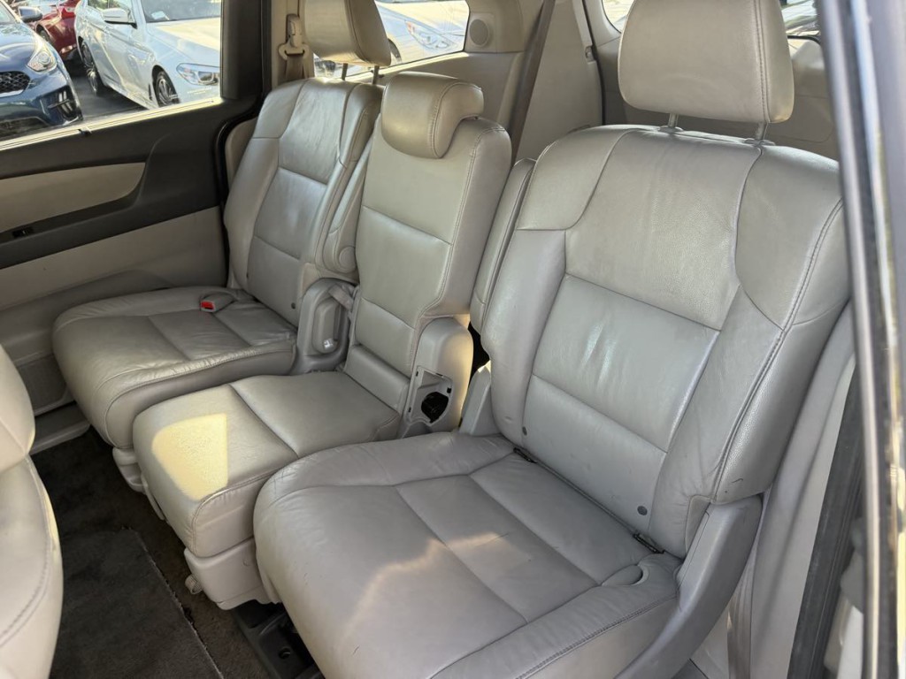 2012 Honda Odyssey Image 17