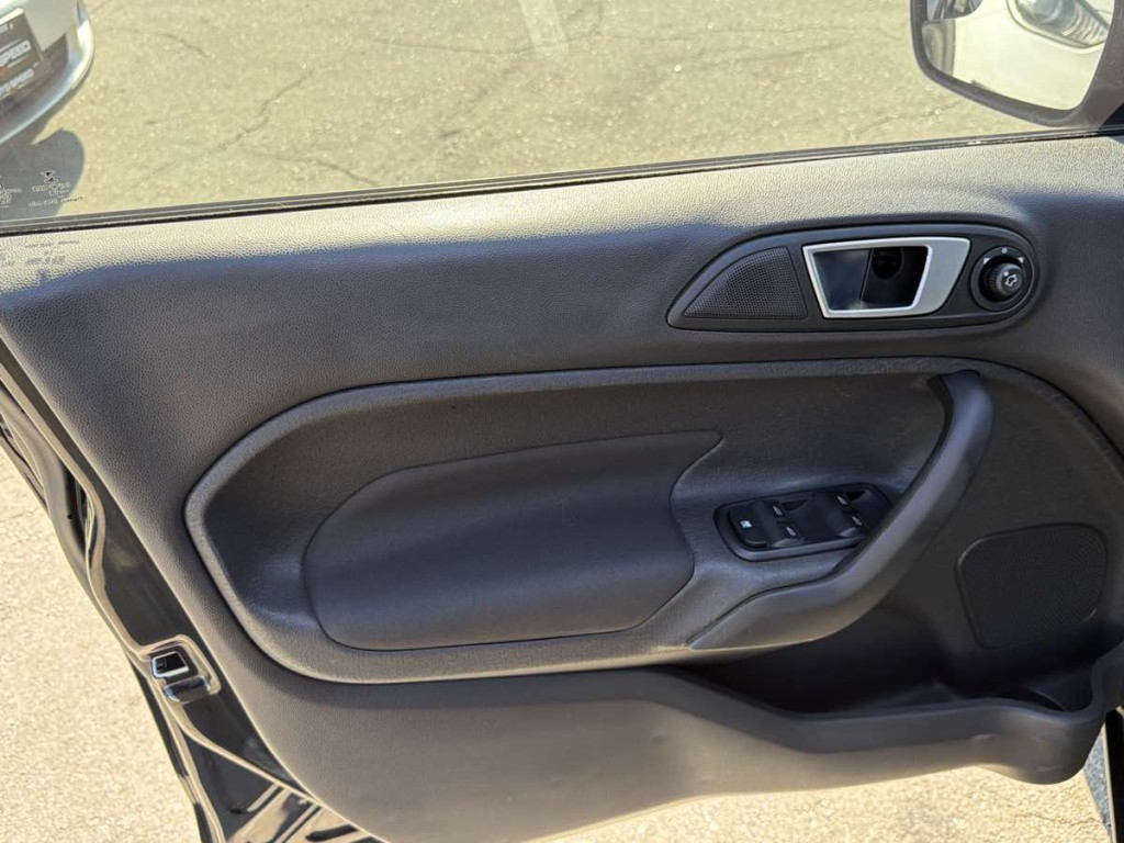 2016 Ford Fiesta Image 8