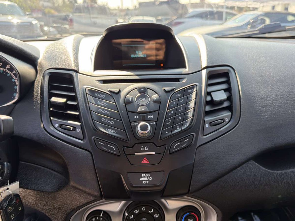 2016 Ford Fiesta Image 12