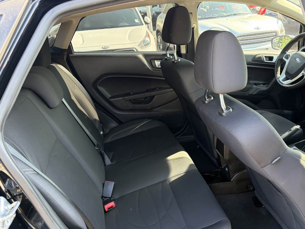 2016 Ford Fiesta Image 15