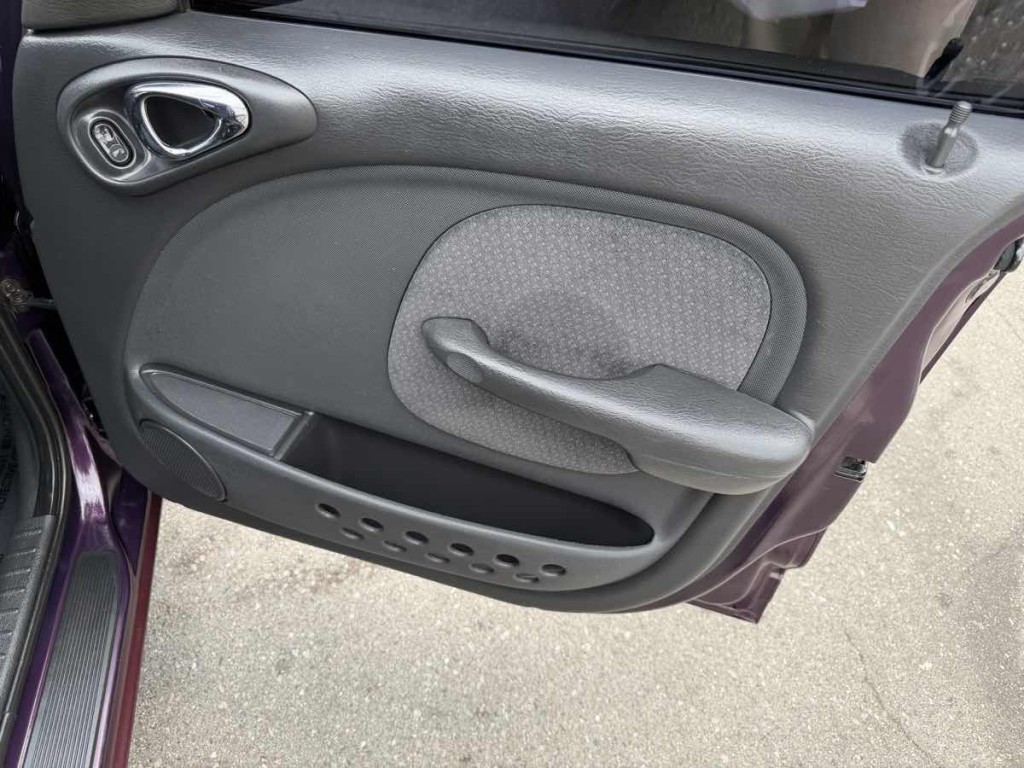 2005 Chrysler PT Cruiser Image 14