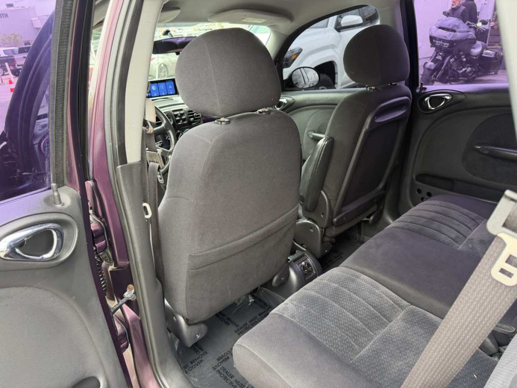 2005 Chrysler PT Cruiser Image 16