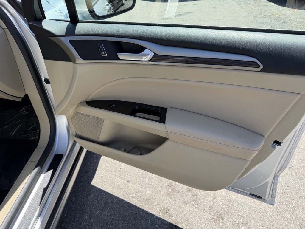 2014 Ford Fusion Image 15