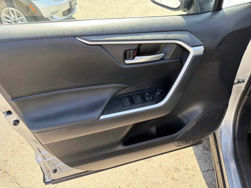 2025 Toyota Rav4 Image 8