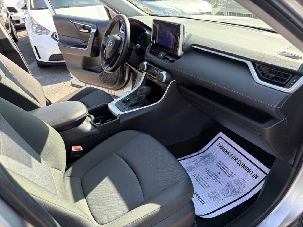 2025 Toyota Rav4 Image 16