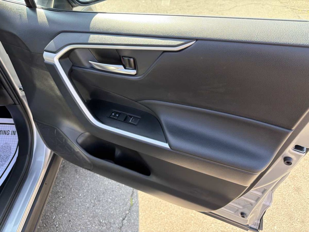 2025 Toyota Rav4 Image 17