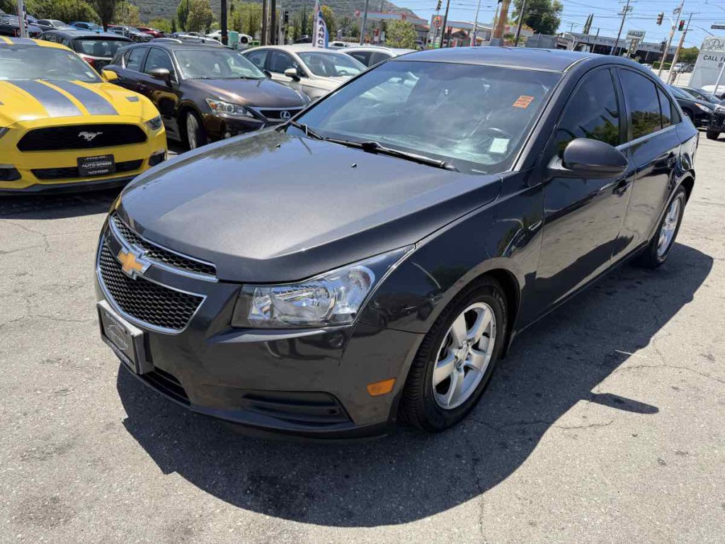 2014 Chevrolet Cruze Image 2