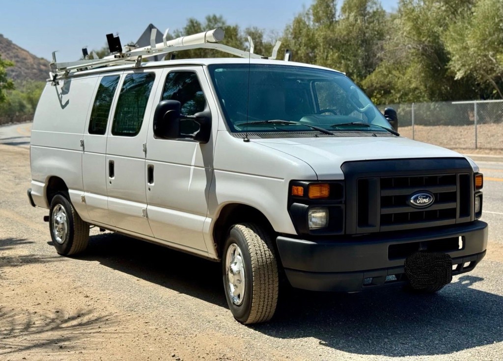 2010 Ford Econoline Image 1