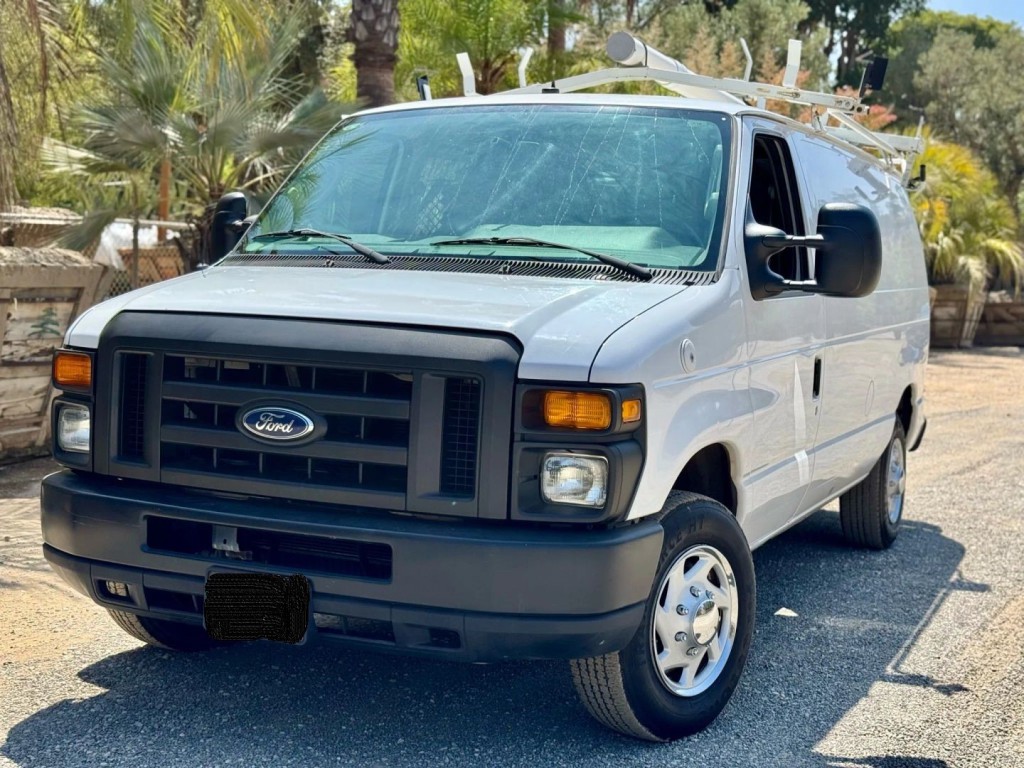 2010 Ford Econoline Image 2