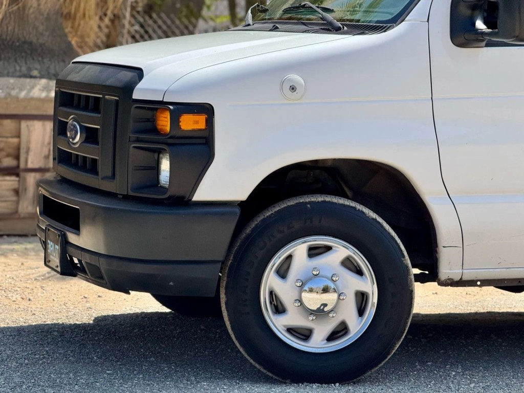 2010 Ford Econoline Image 3