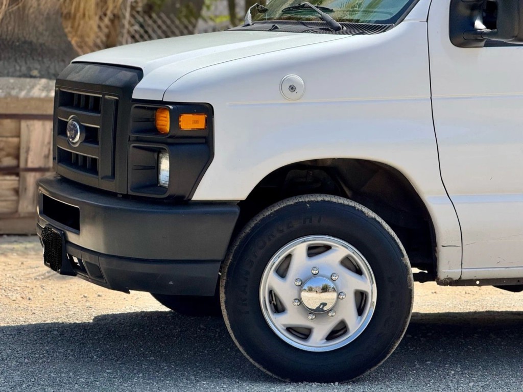 2010 Ford Econoline Image 6