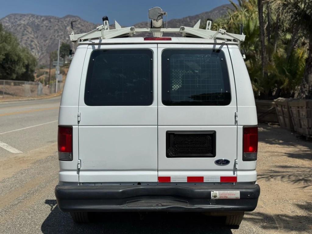 2010 Ford Econoline Image 12