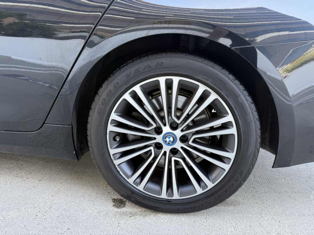 2018 BMW 5 Series Image 16