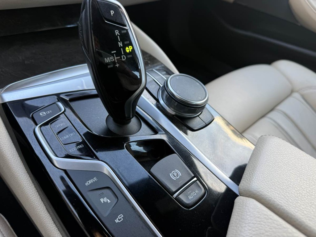 2018 BMW 5 Series Image 21
